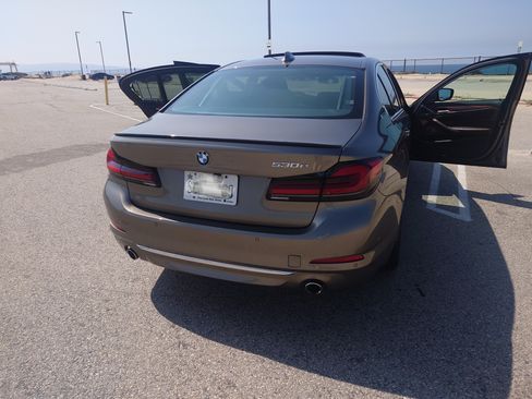 Used 2019 BMW 530e xDrive w/ Premium Package image 14
