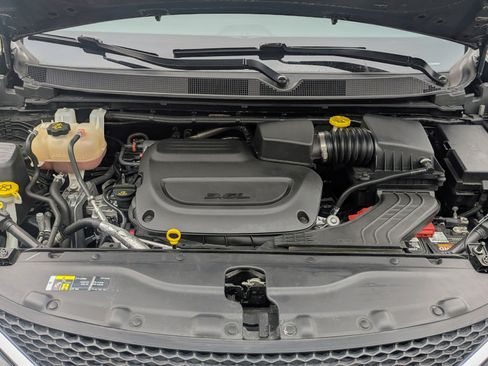 Used 2019 Chrysler Pacifica Limited image 15