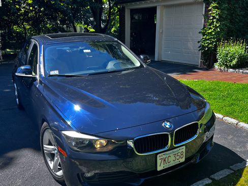 Used 2014 BMW 320i xDrive Sedan AWD/4WD image 1