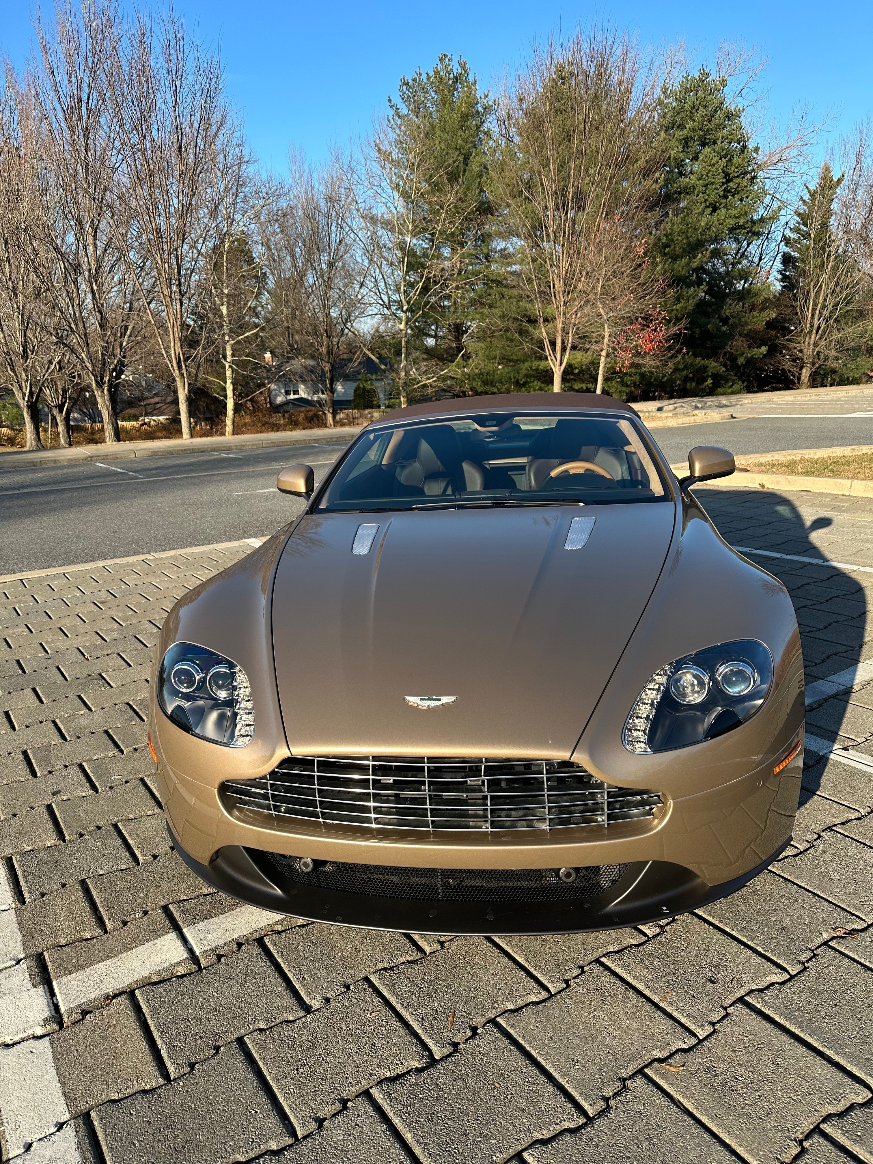 Used 2013 Aston Martin V8 Vantage Roadster RWD image 1