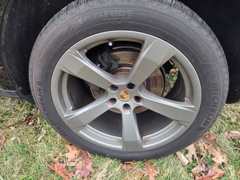 Used 2024 Porsche Macan image 9