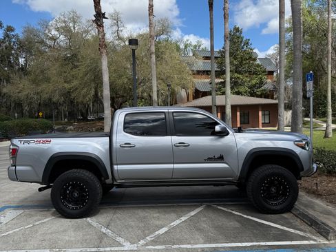 Used 2021 Toyota Tacoma TRD Off-Road w/ Technology Package image 25