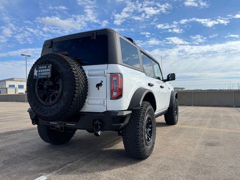 Used 2023 Ford Bronco Wildtrak image 2