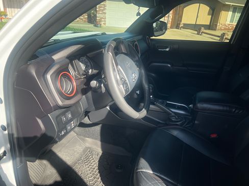 Used 2020 Toyota Tacoma TRD Pro AWD/4WD image 9