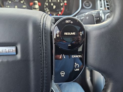 Used 2020 Land Rover Range Rover HSE image 12