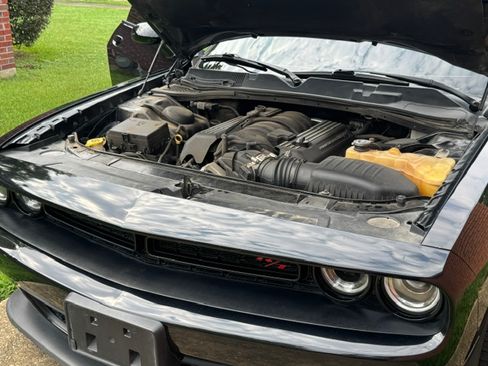Used 2017 Dodge Challenger R/T Scat Pack w/ Leather Interior Group RWD image 13