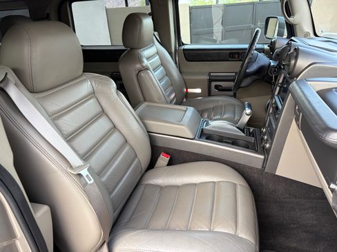 Used 2004 HUMMER H2 w/ Preferred Equipment Group AWD/4WD image 15