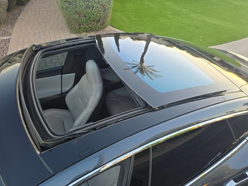 Used 2016 Tesla Model S P90D image 19