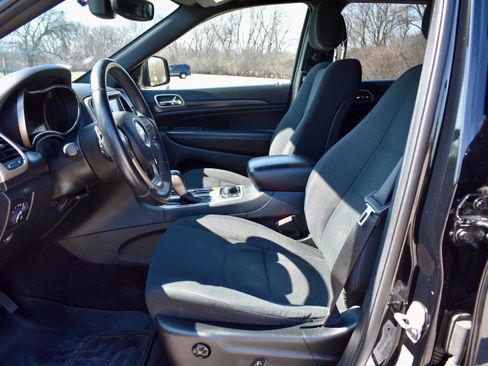 Used 2017 Jeep Grand Cherokee Laredo w/ Quick Order Package 23E image 12