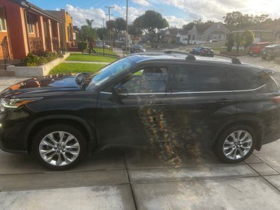 Used 2023 Toyota Highlander Limited