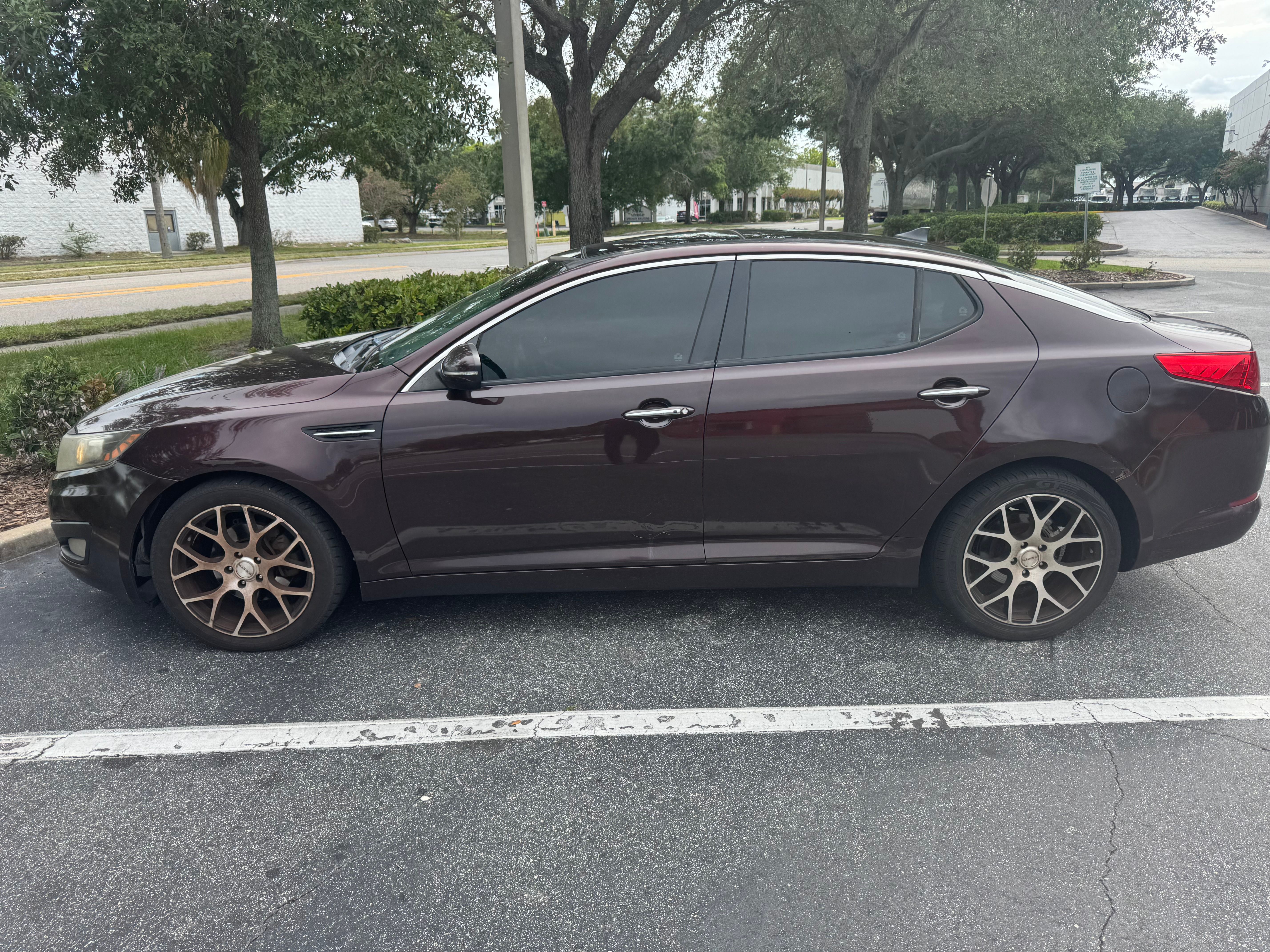 Used 2012 Kia Optima EX w/ Premium Pkg FWD image 2