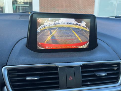 Used 2017 MAZDA MAZDA3 Touring image 10