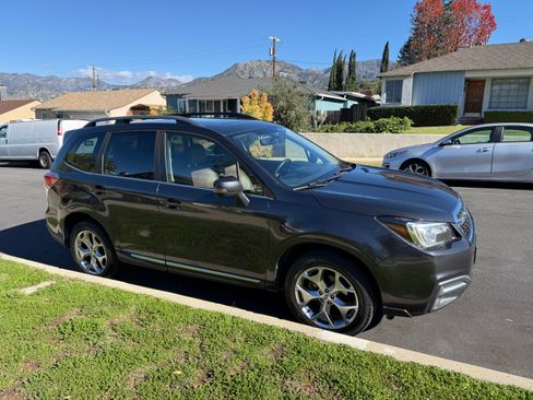 Used 2018 Subaru Forester 2.5i Touring w/ Popular Package #3B image 2