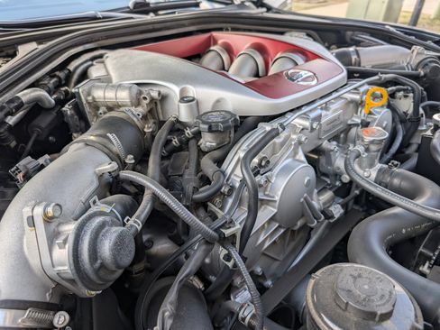 Used 2016 Nissan GT-R Premium AWD/4WD image 4