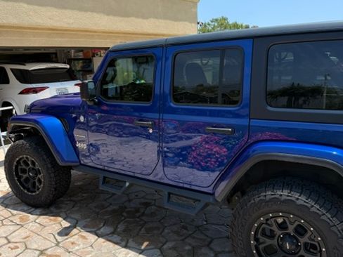 Used 2018 Jeep Wrangler Unlimited Sahara AWD/4WD image 2