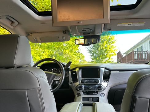 Used 2018 Chevrolet Tahoe LT w/ LT Signature Package image 8