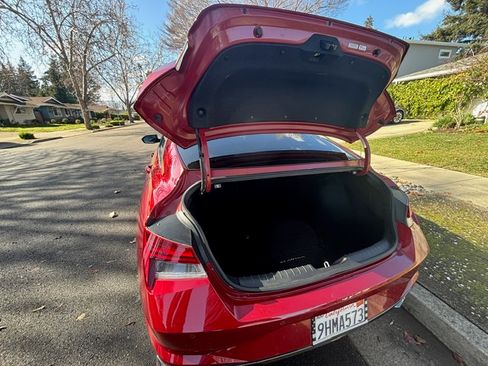 Used 2023 Hyundai Elantra Limited w/ Cargo Package image 6