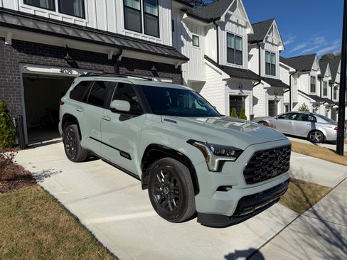 Used 2024 Toyota Sequoia Platinum image 1