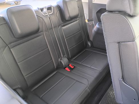 Used 2020 Volkswagen Tiguan SEL image 16