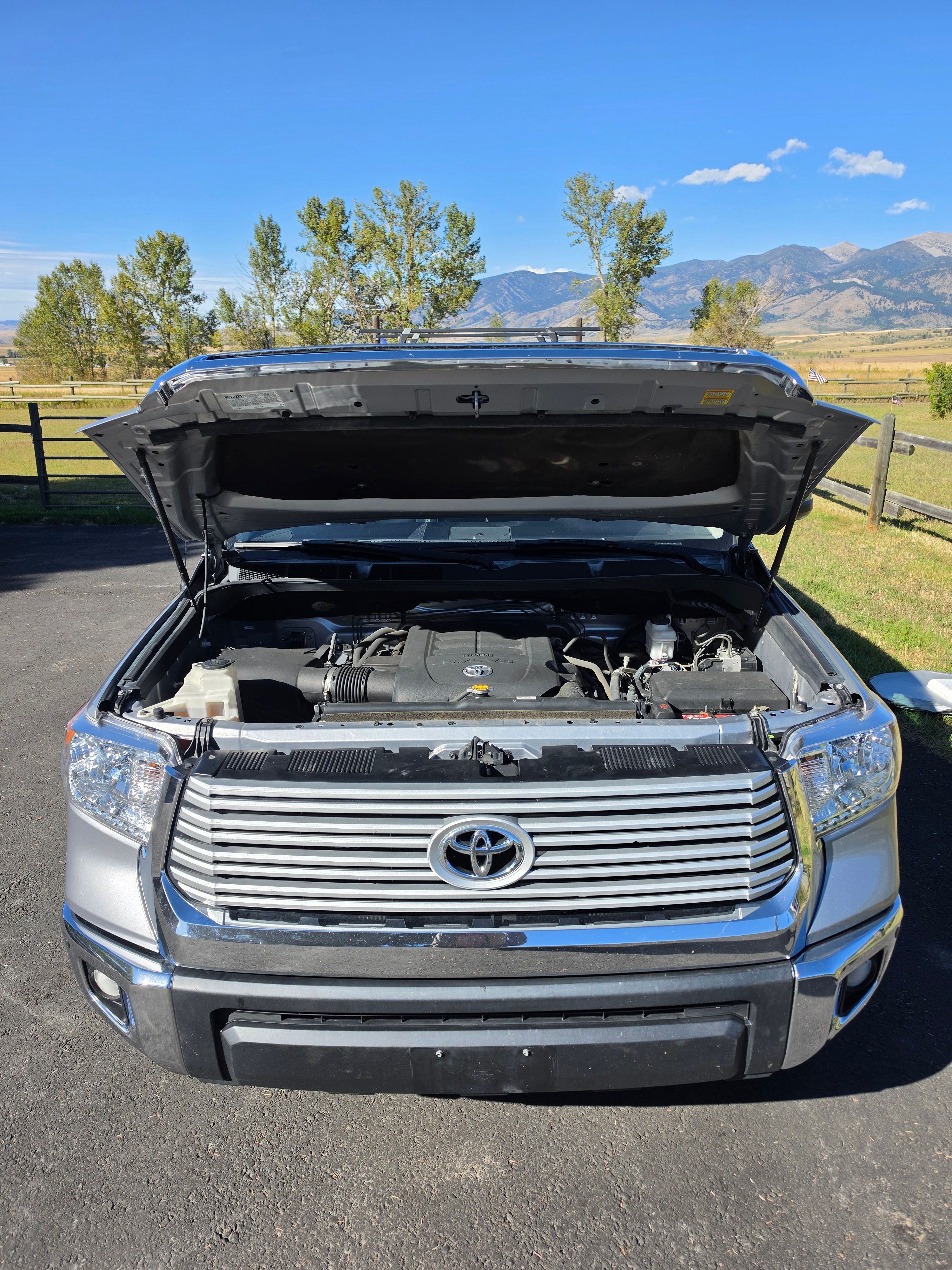 Used 2017 Toyota Tundra Limited w/ Limited Premium Package AWD/4WD image 5