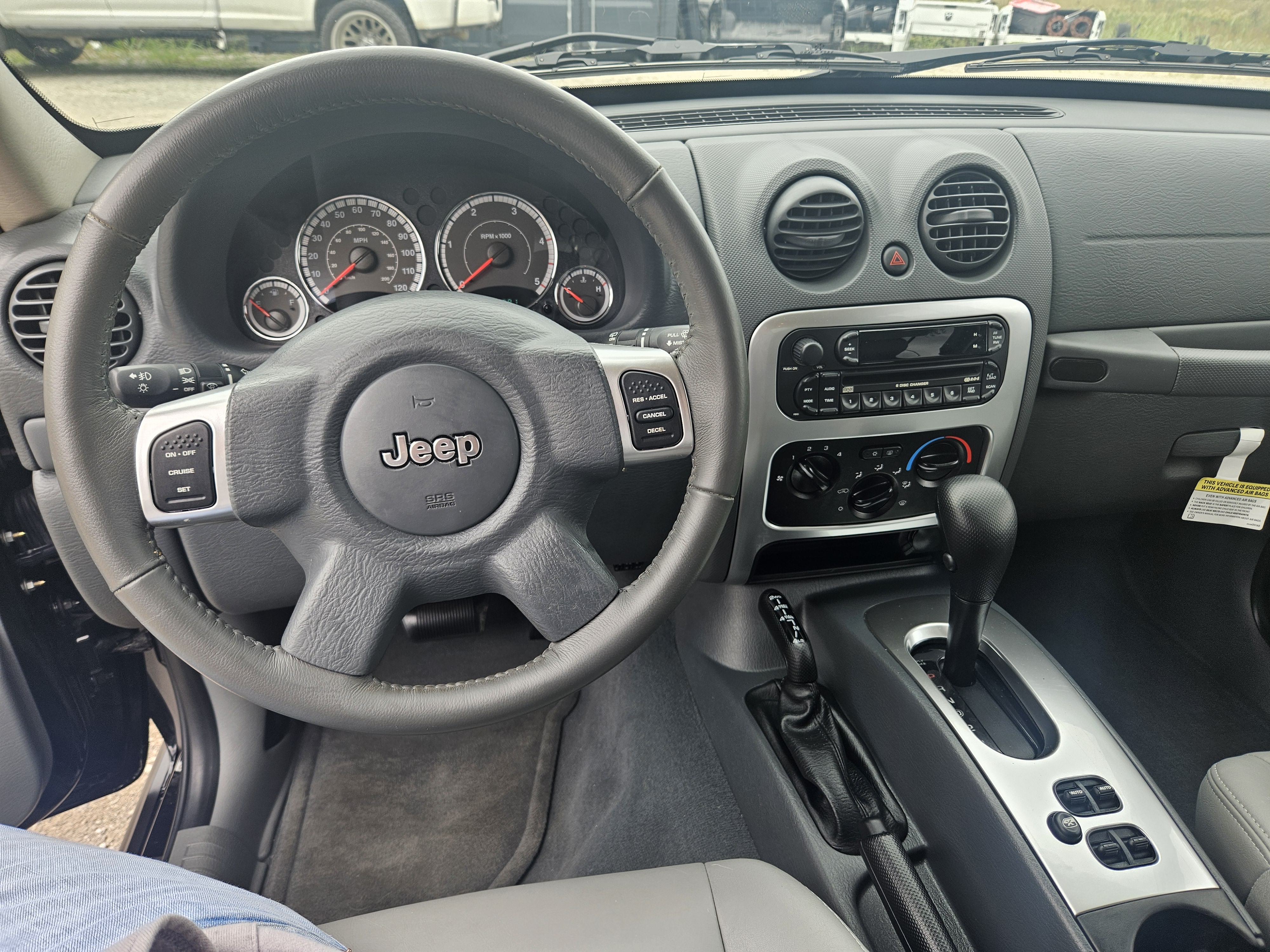 Used 2005 Jeep Liberty Limited AWD/4WD image 14