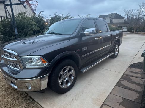 Used 2016 RAM 1500 Laramie w/ Convenience Group image 5