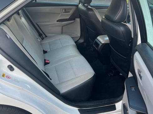 Used 2017 Toyota Camry SE image 9