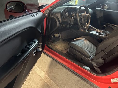 Used 2016 Dodge Challenger SXT RWD image 2