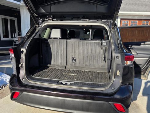 Used 2022 Toyota Highlander XLE image 14