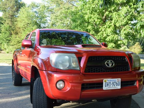 Used 2011 Toyota Tacoma 4x4 Double Cab w/ TRD Sport Pkg w/JBL Audio image 8