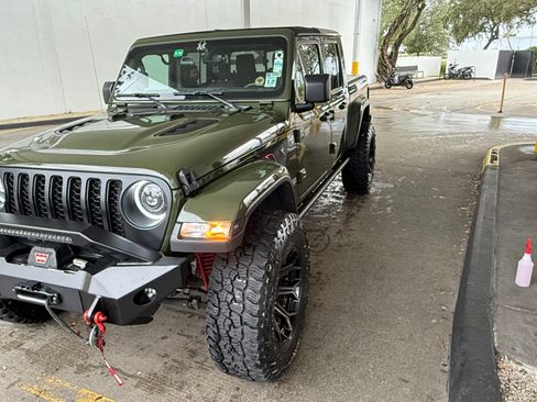 Used 2022 Jeep Gladiator Overland w/ Cold Weather Group image 8