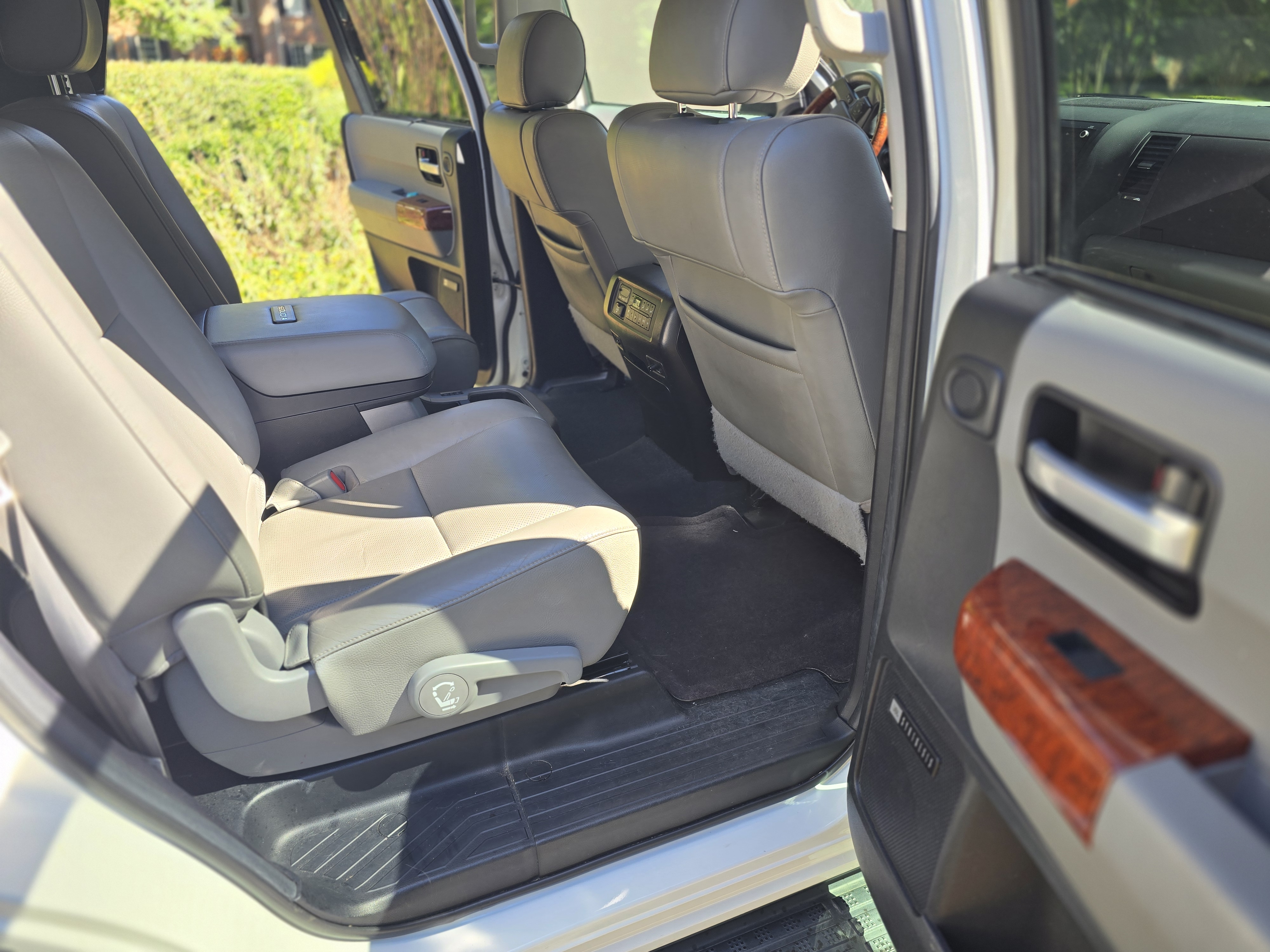 Used 2021 Toyota Sequoia Platinum AWD/4WD image 13