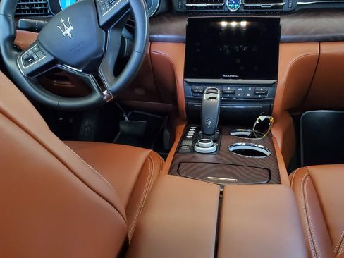 Used 2022 Maserati Quattroporte GT image 4