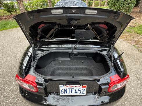 Used 2010 MAZDA MX-5 Miata Grand Touring w/ Premium Pkg image 4