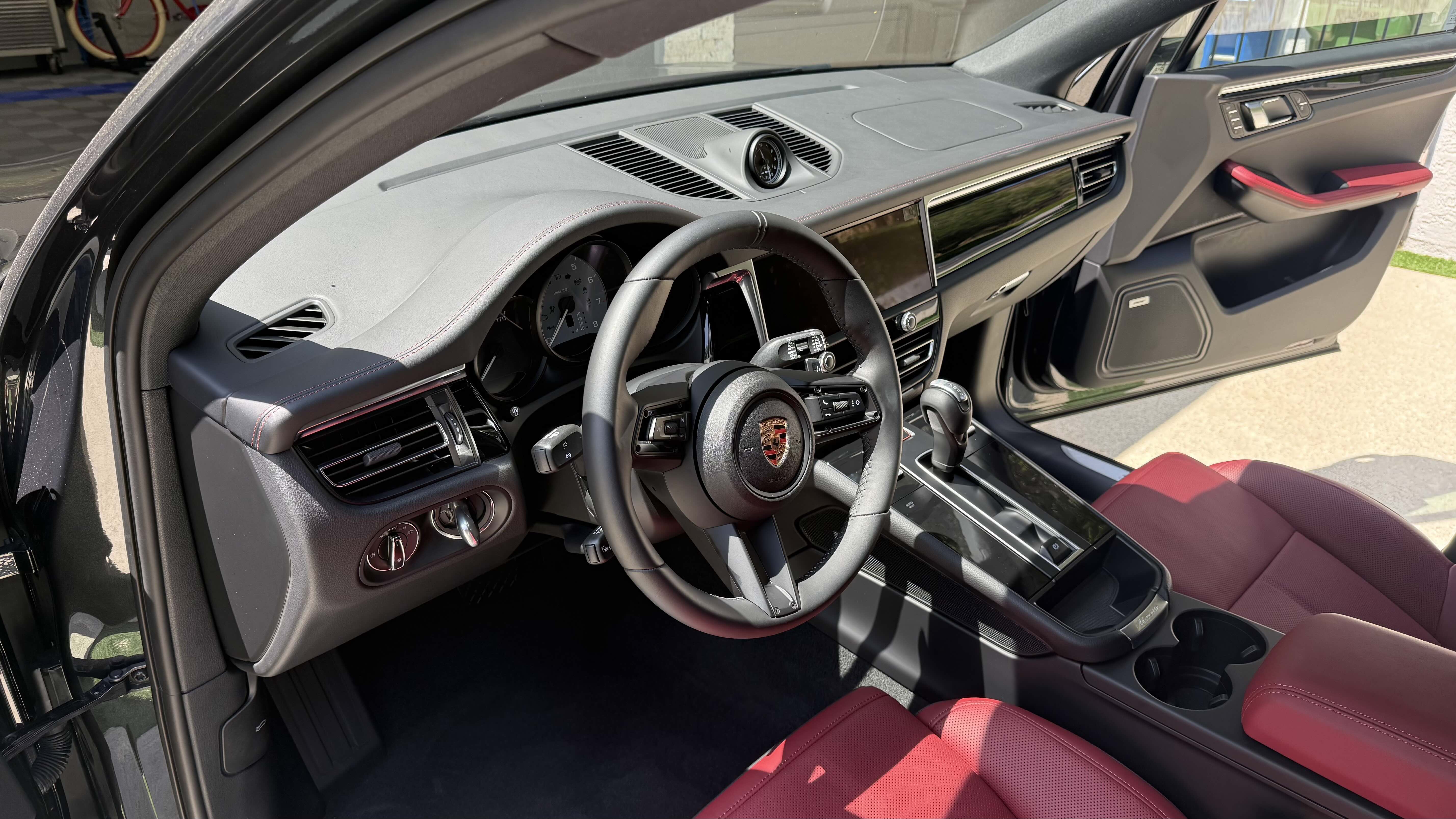 Used 2024 Porsche Macan S AWD/4WD image 10