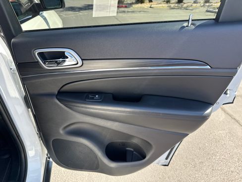 Used 2019 Jeep Grand Cherokee Limited w/ Trailer Tow Group IV AWD/4WD image 17