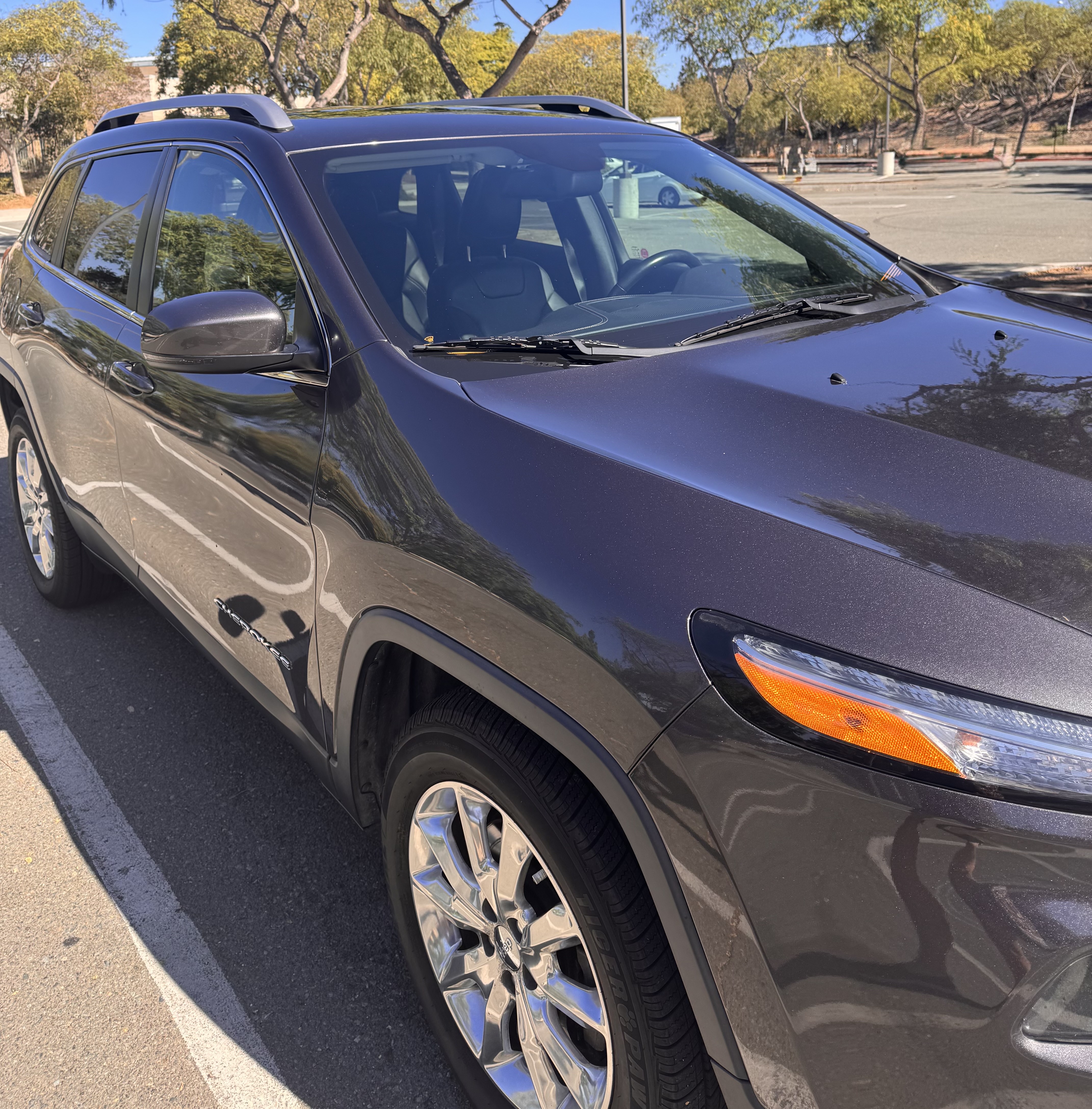 Used 2016 Jeep Cherokee Limited w/ Luxury Group AWD/4WD image 4