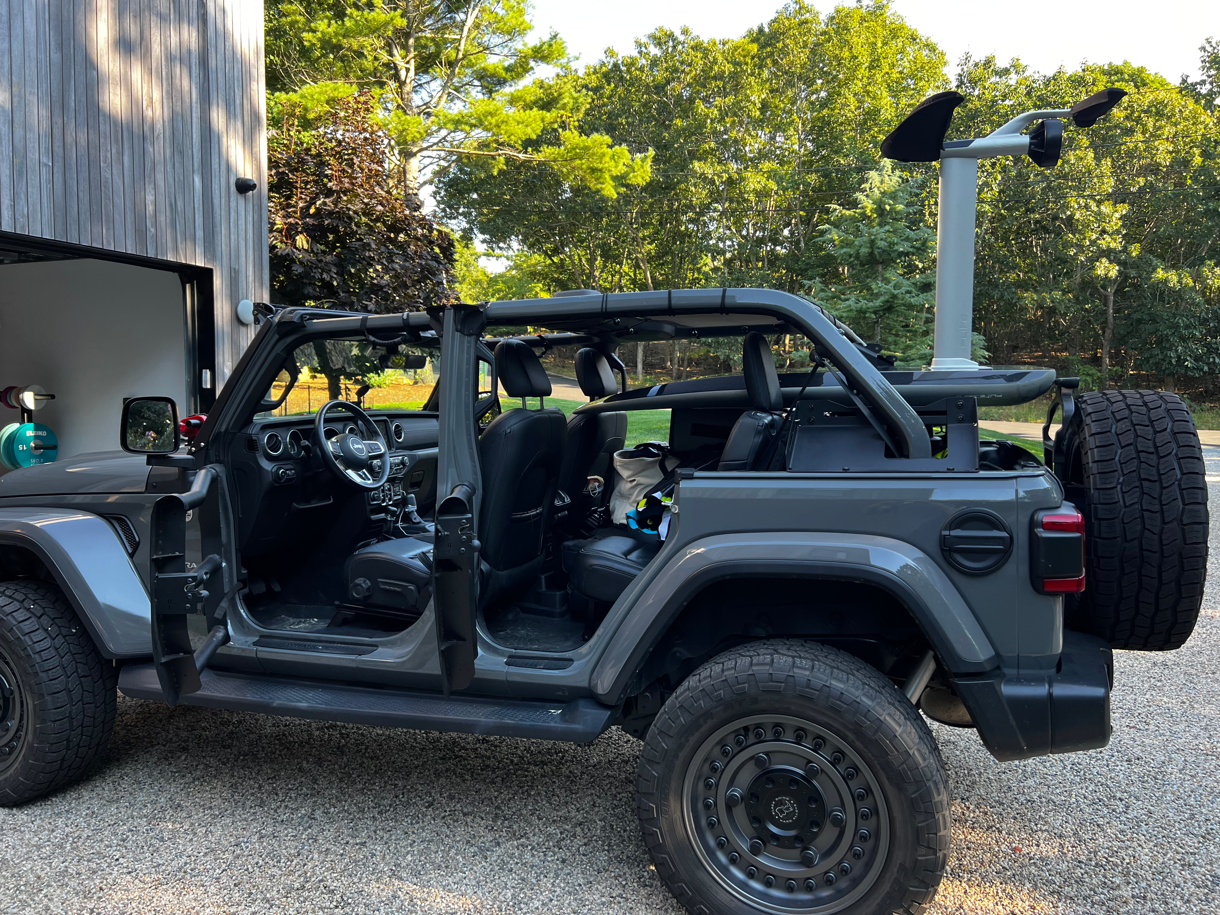 Used 2018 Jeep Wrangler Unlimited Sahara AWD/4WD image 4