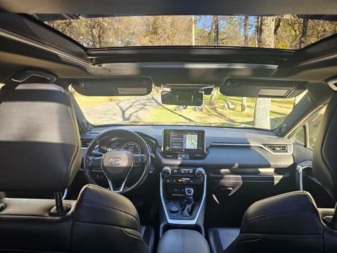 Used 2019 Toyota RAV4 XSE image 9