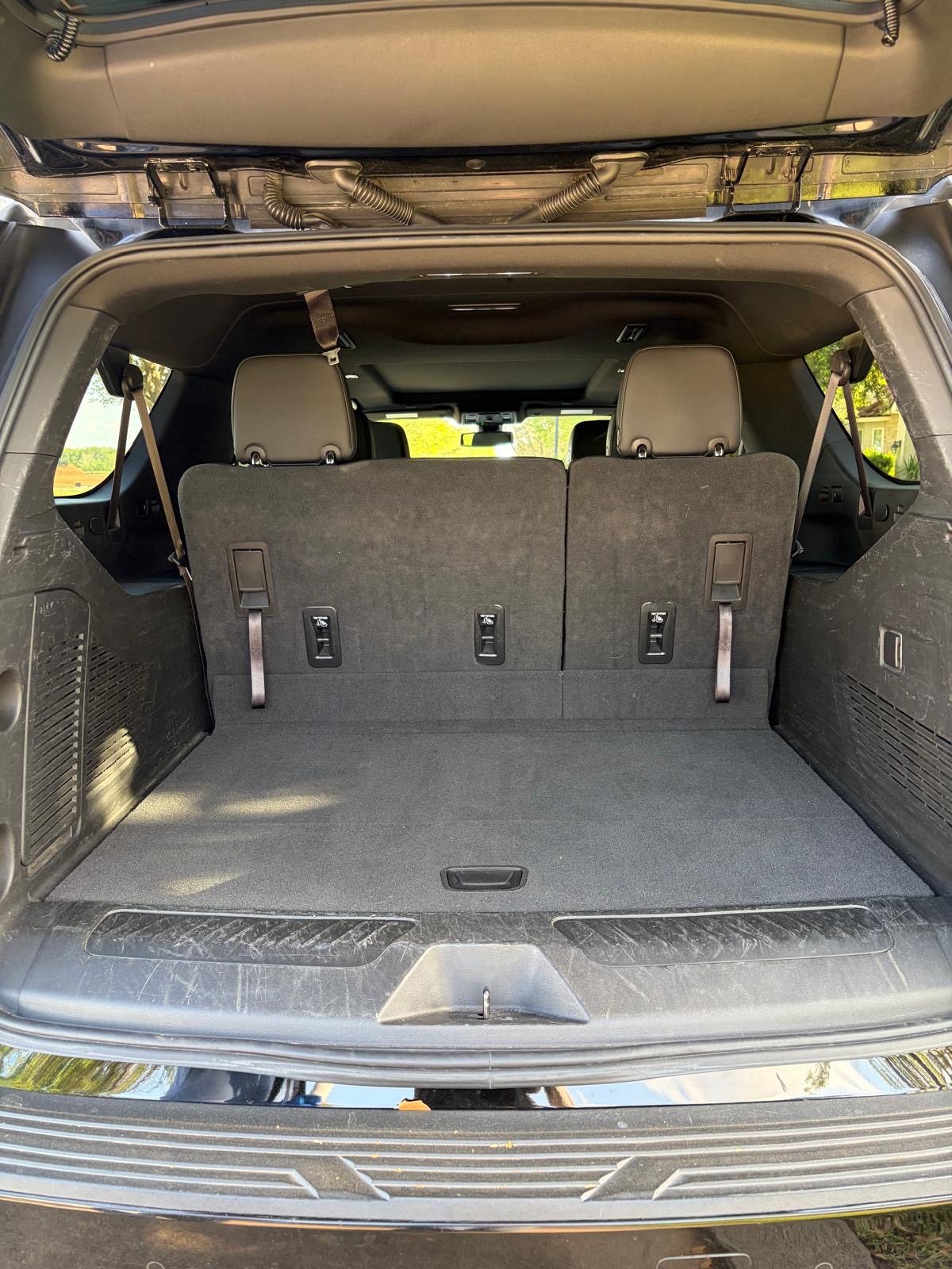 Used 2022 Chevrolet Suburban LT RWD image 15