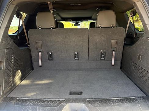 Used 2022 Chevrolet Suburban LT RWD image 15
