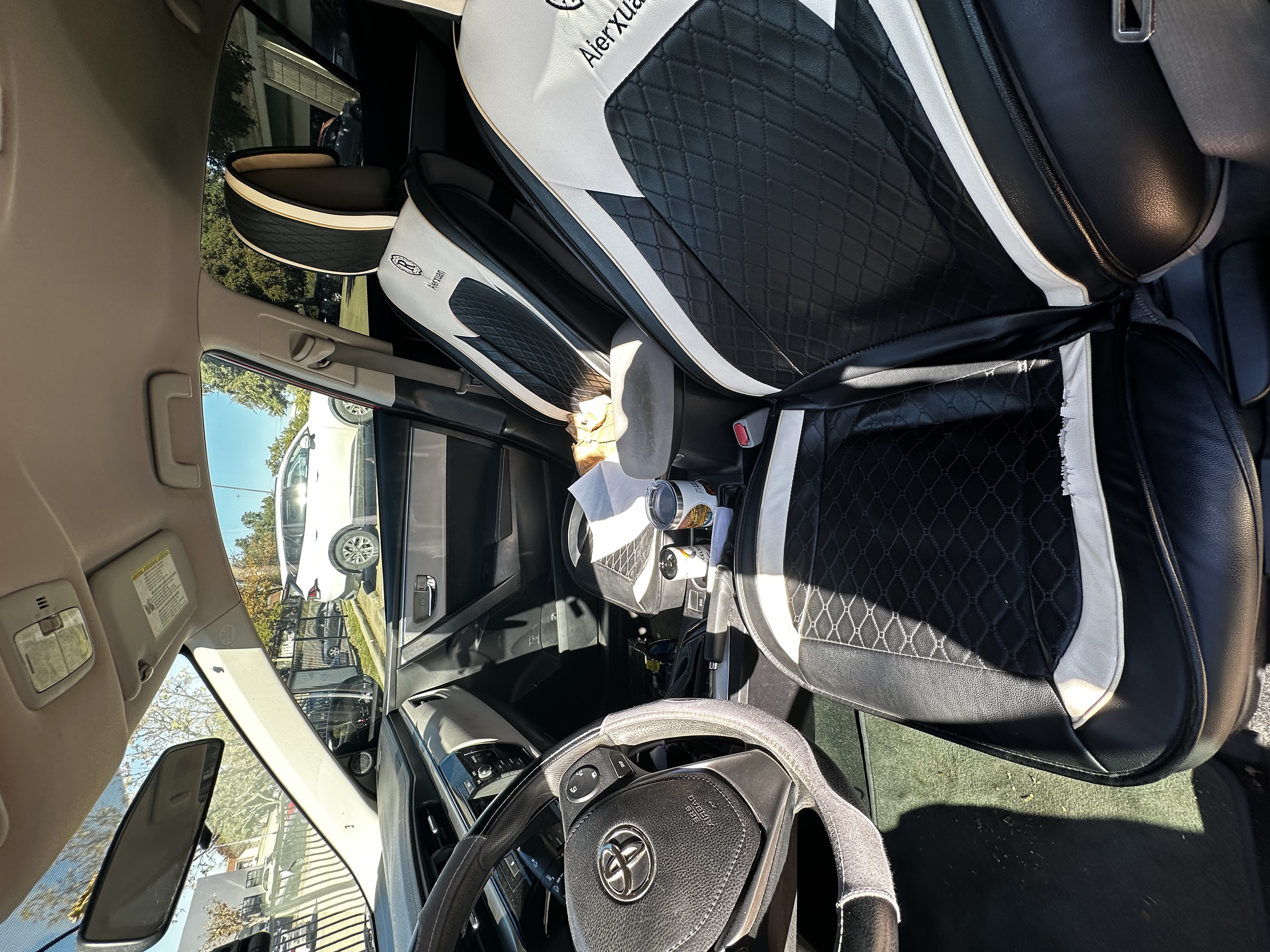 Used 2014 Toyota Corolla LE FWD image 17