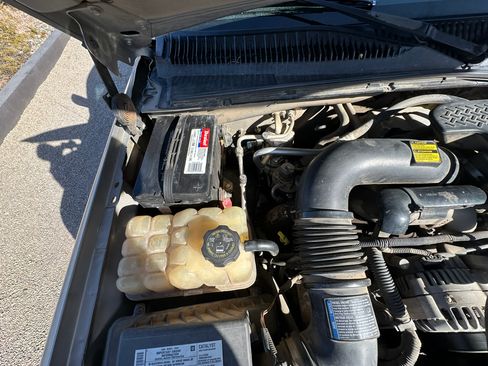 Used 2005 GMC Sierra 2500 SLT w/ Heavy-Duty Power Package AWD/4WD image 18