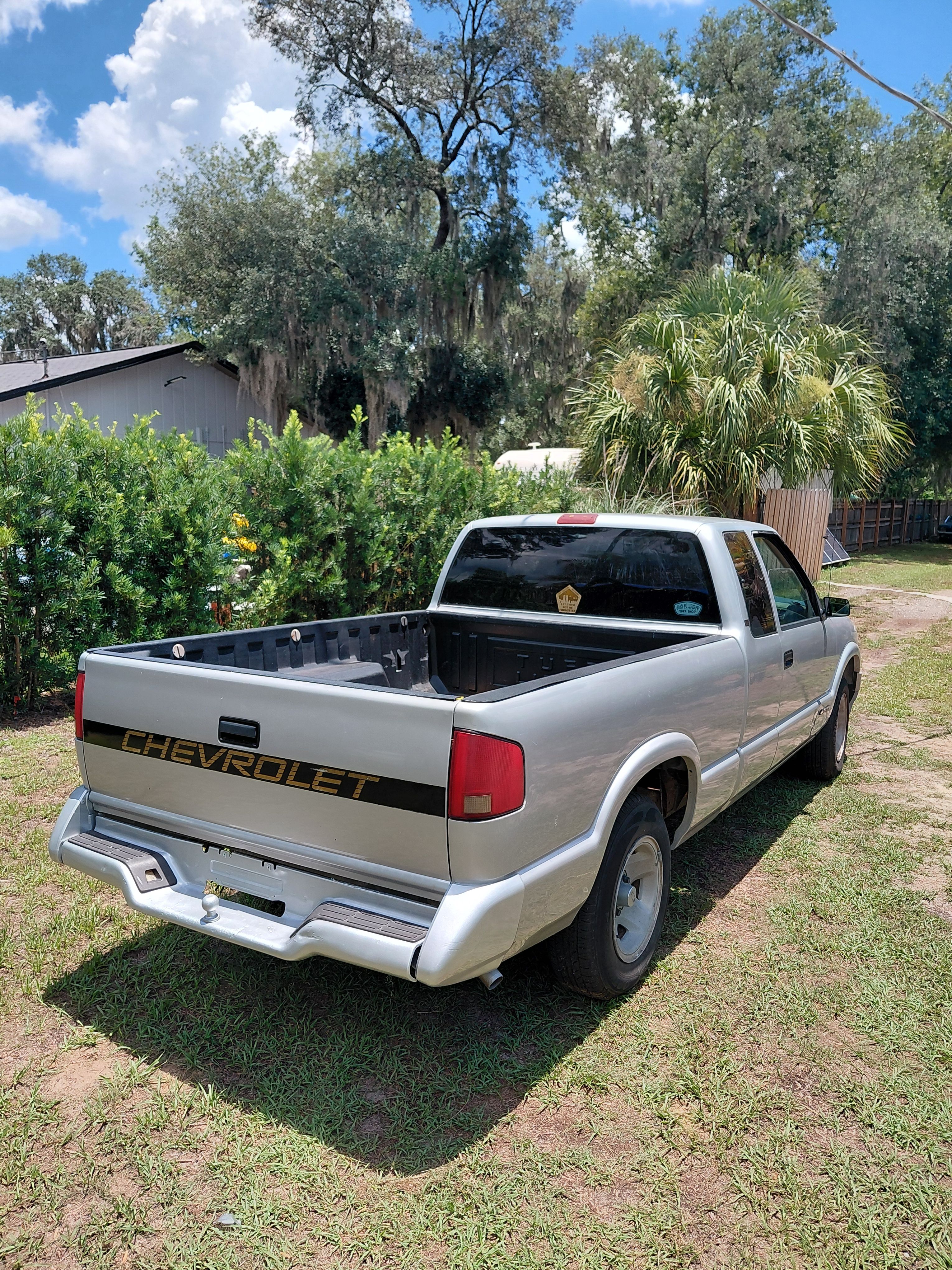 Used 1995 Chevrolet S10 Pickup LS RWD image 1
