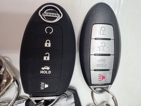 Used 2018 Nissan Pathfinder SL FWD image 31