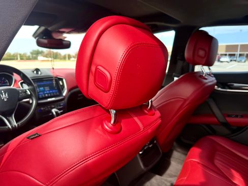 Used 2018 Maserati Ghibli image 27