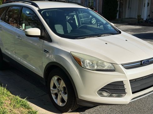 Used 2014 Ford Escape SE w/ Equipment Group 201A AWD/4WD image 2
