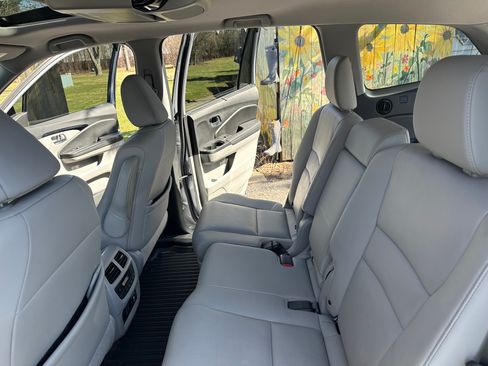 Used 2019 Honda Pilot Touring image 13