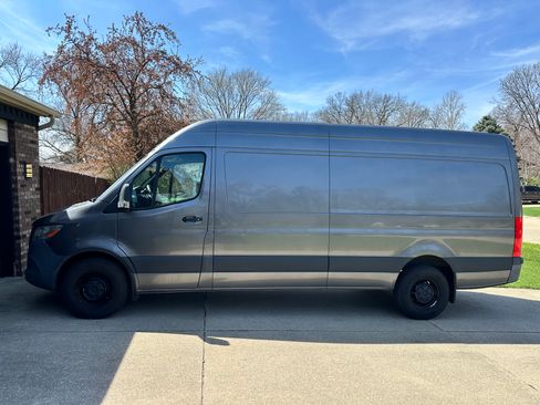 Used 2021 Mercedes-Benz Sprinter 2500 image 6