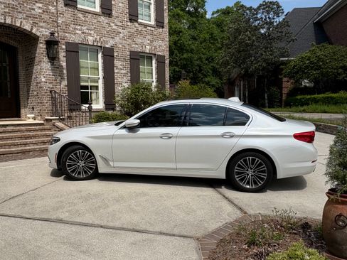 Used 2018 BMW 530i w/ Premium Package image 4